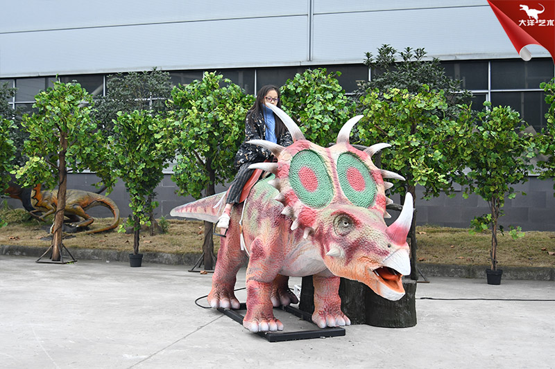 恐龍坐騎，游樂場乘騎恐龍