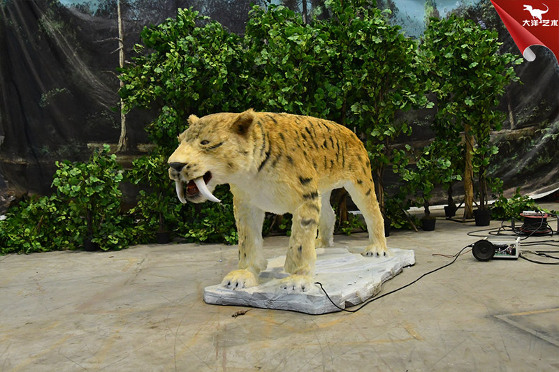 仿真動物-劍齒虎